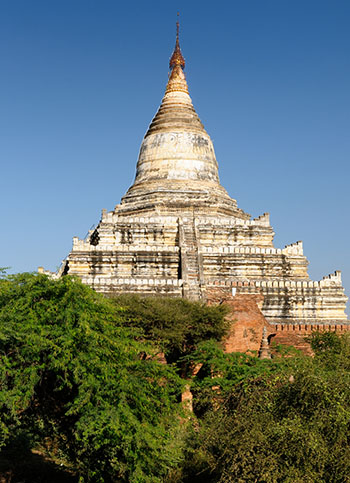 The Shesandaw pagoda with its bell shaped stupa
