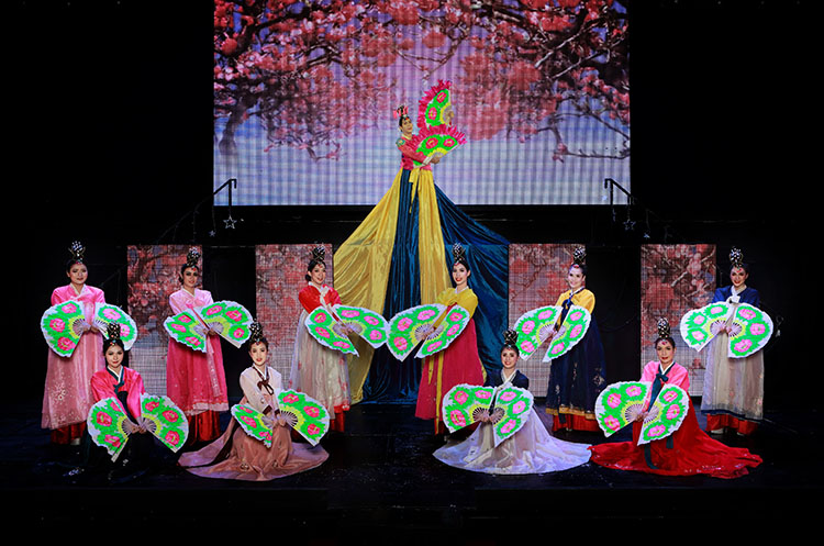 Dancers wearing traditional Chinese dress