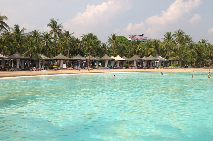 The world’s biggest wave pool at Siam Amazing Park water and amusement park