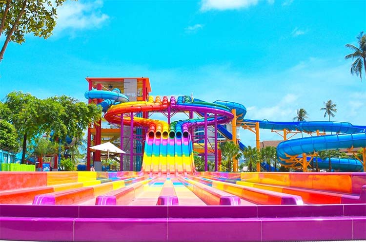 Water slides at Splash Jungle Water Park