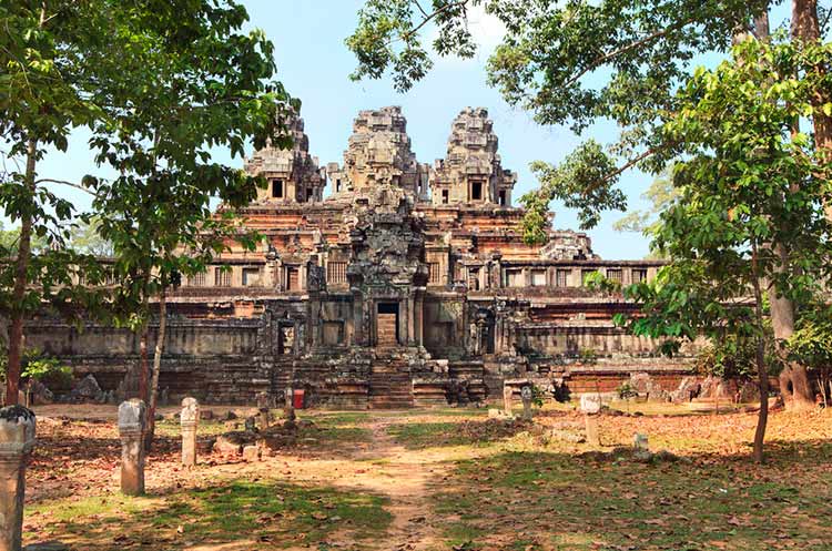 Approach to the Ta Keo temple