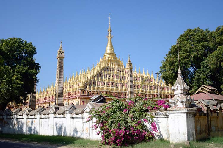 Thanboddhay pagoda near Monywa