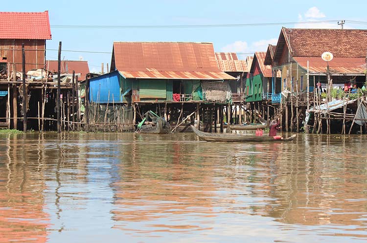 Houses on stilts on Tonlé Sap lake