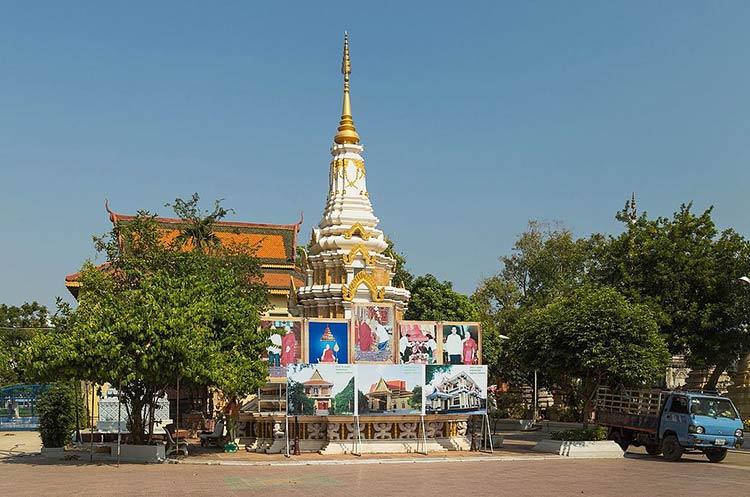 A stupa at Wat Botum
