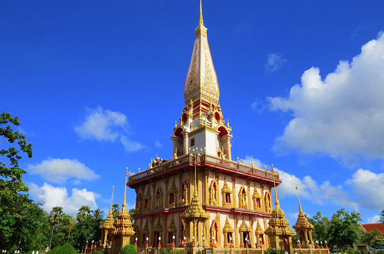 The chedi enshrining a Buddha relic at Wat Chalong