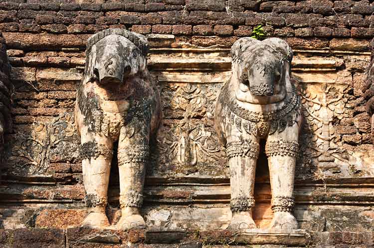Sculptings of elephants on the chedi