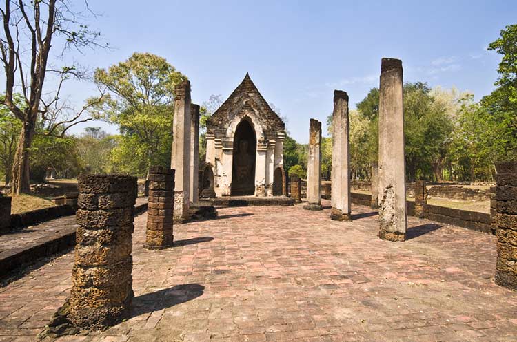 Mandapa and remains of the viharn of the Wat Chom Chuen in Si Satchanalai Historical Park