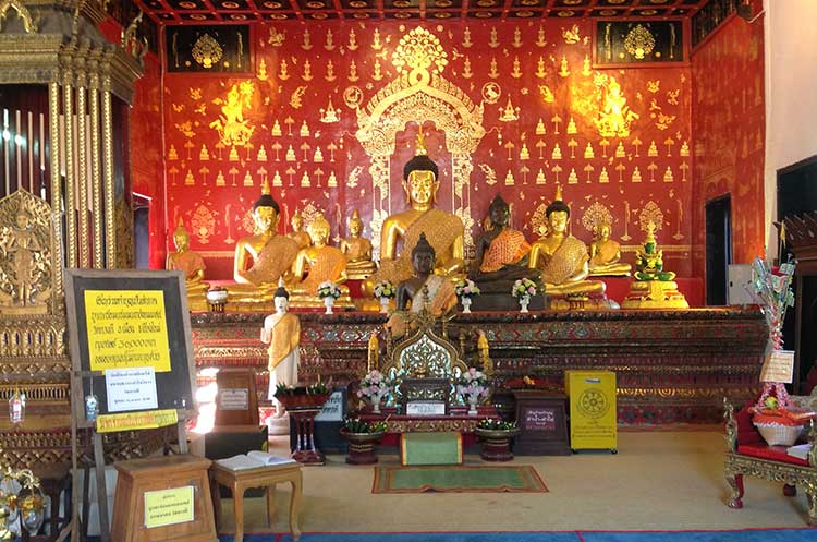 Buddha images in the viharn of the Wat Duang Di in Chiang Mai