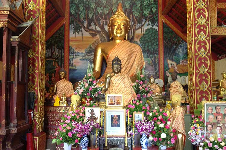Buddha in the viharn of the Wat Dubphai in Chiang Mai