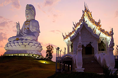 Statue de Guanyin de 90 mètres de haut au Wat Huay Pla Kang, également connu sous le nom de Big Buddha de Chiang Rai.