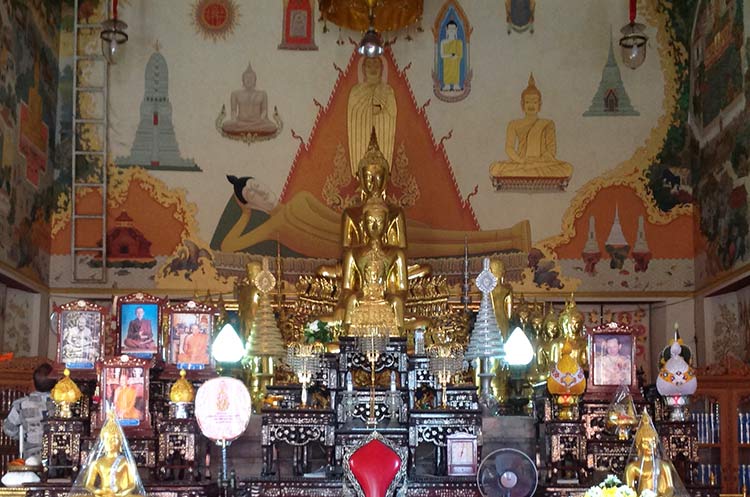 Buddha images in the viharn