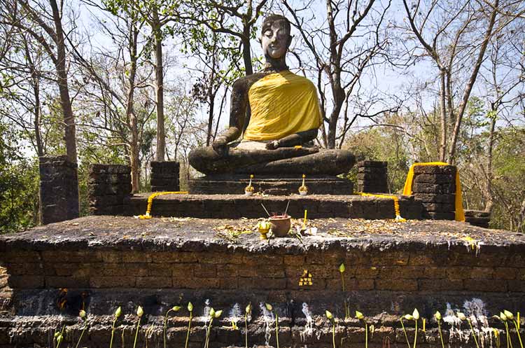 Buddha in the remains of the ubosot