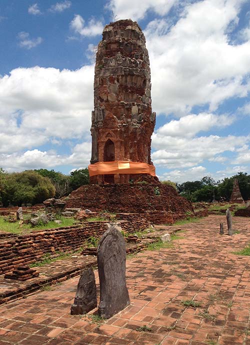 The central prang and remains of the ubosot