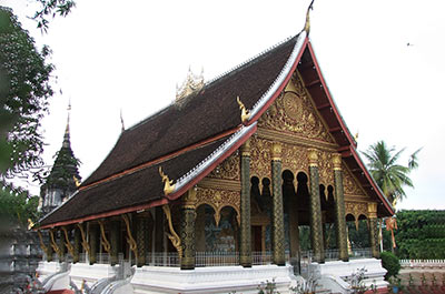 The main building of the Wat Mahathat with an old Lanna style stupa in the background
