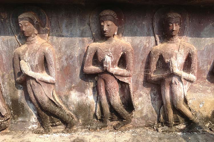 Sculptings of pilgrims on the base of the main chedi of the Wat Mahathat