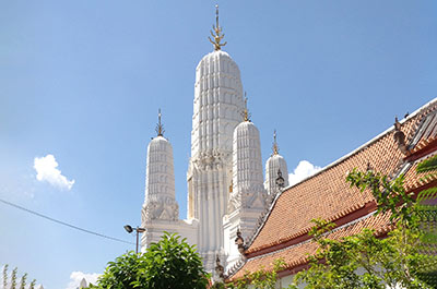 The five massive stupas of the ancient Wat Mahathat temple in Phetchaburi