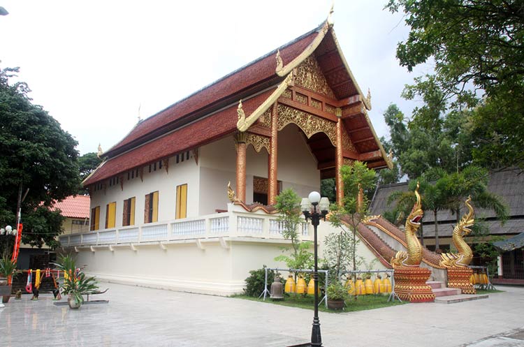 Wat Ngam Muang in Chiang Rai
