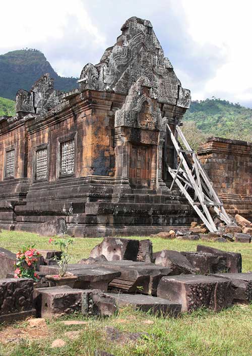 One of the two palaces at Wat Phou