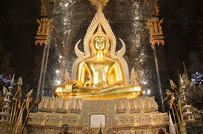 The Phra Buddha Chinnarat Buddha image
