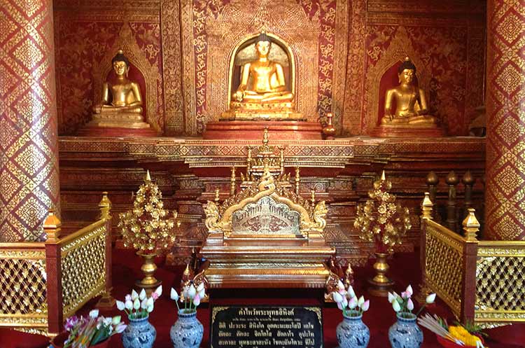 Buddha images in the Viharn Lai Kham
