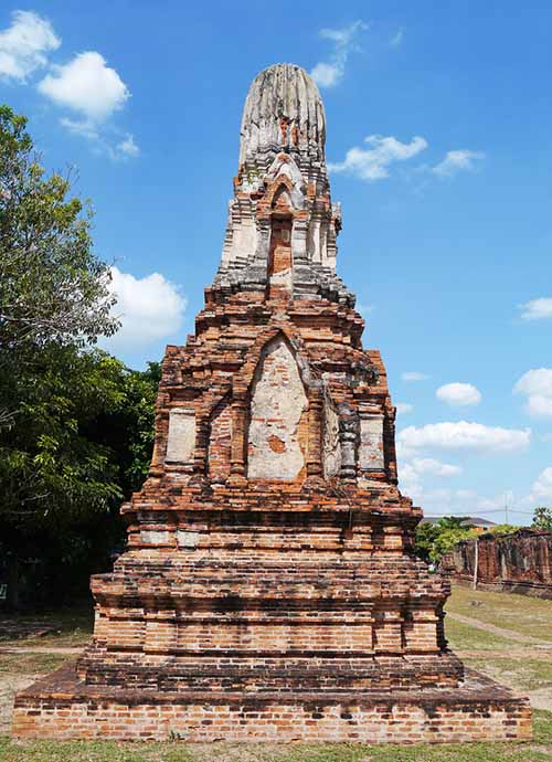 A subsidiary chedi