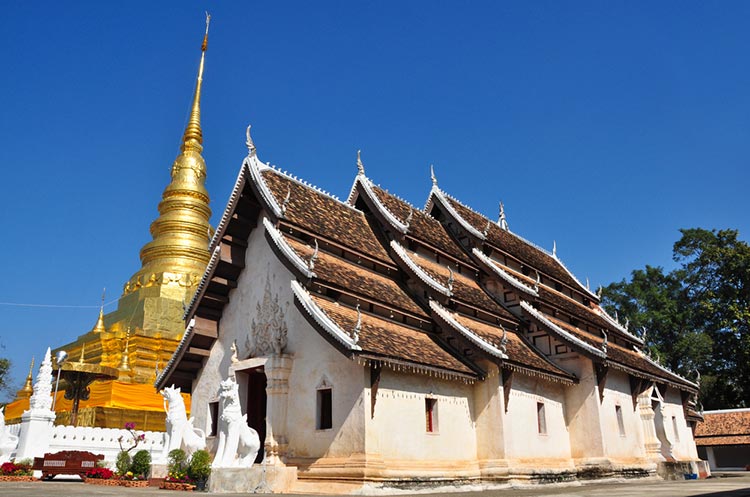 The viharn and gilded chedi at Wat Phra That Chae Haeng