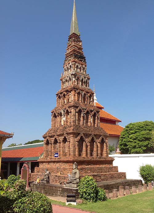 The Mon style Suwanna chedi