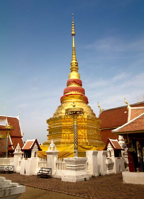 Lanna style chedi at Wat Pongsanuk