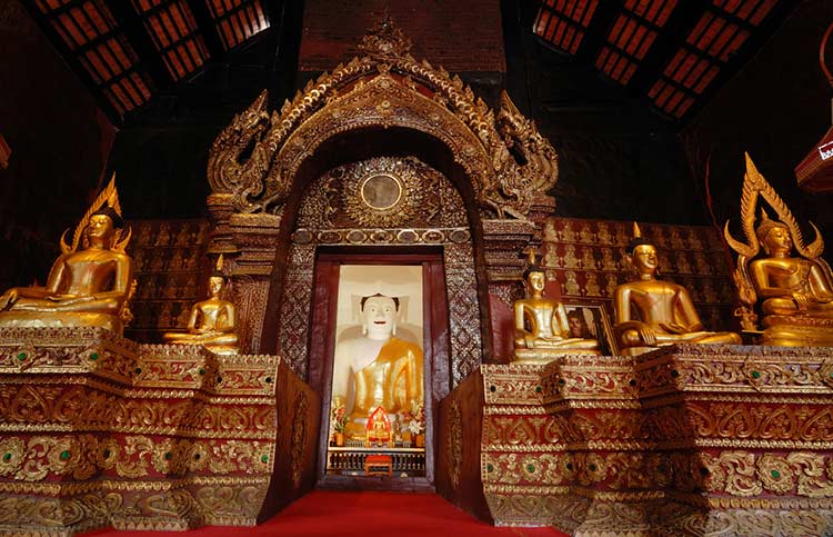Principal Buddha image of the Wat Prasat