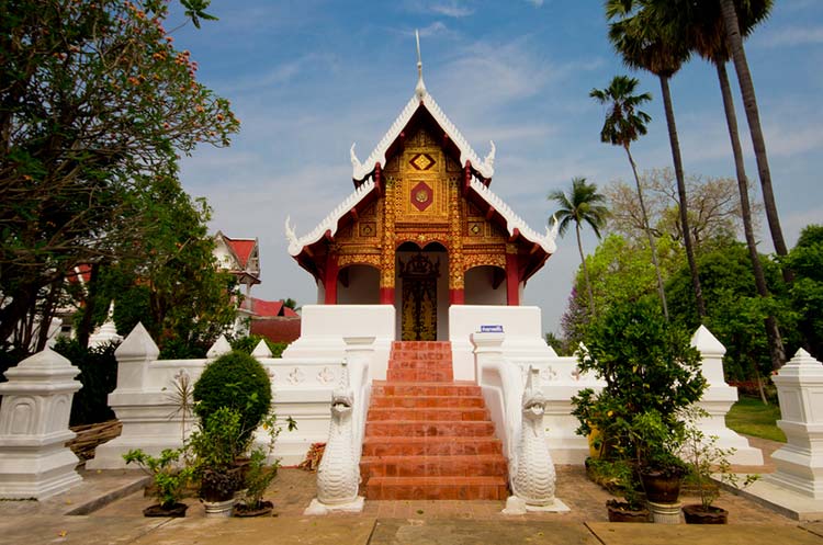 The ubosot of the Wat Suchadaram