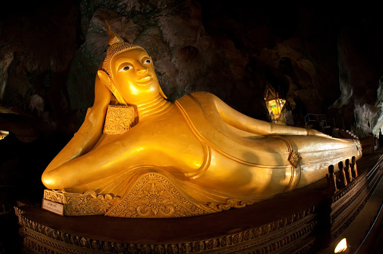 Reclining Buddha at Wat Suwan Kuha