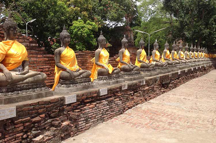 Buddha images lining the gallery