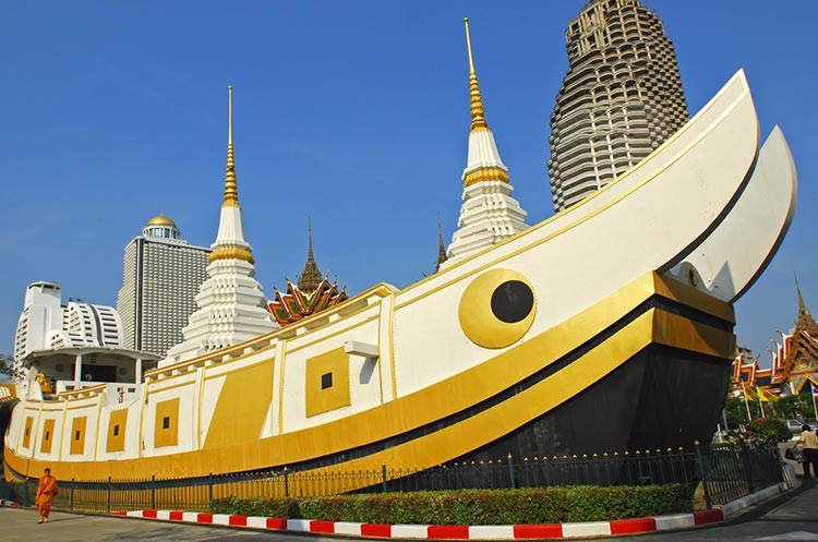 The viharn of the Wat Yannawa in the shape of a boat