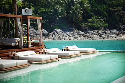 The 22 meter infinity pool and pool beds